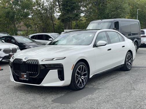 2025 BMW 740 i xDrive
