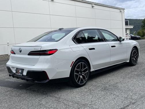 2025 BMW 740 i xDrive