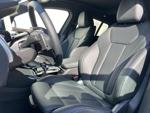 2025 BMW X4 xDrive30i