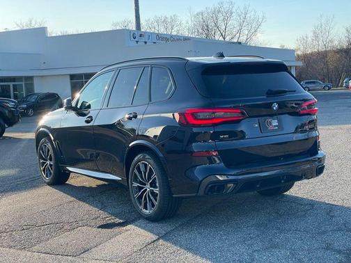 Carbon Black Metallic 2023 BMW X5 M50i