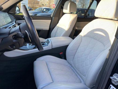 Carbon Black Metallic 2023 BMW X5 M50i