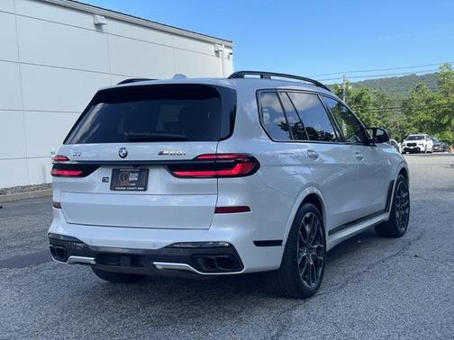 2025 BMW X7 M60i