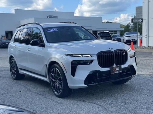 2025 BMW X7 M60i