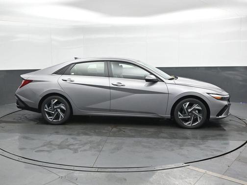 2026 Hyundai ELANTRA HEV Limited