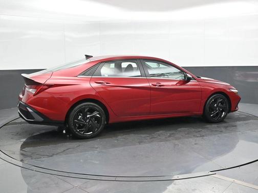 2026 Hyundai ELANTRA SEL