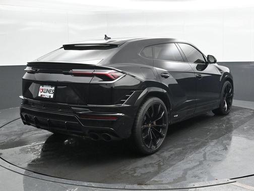 2024 Lamborghini Urus S