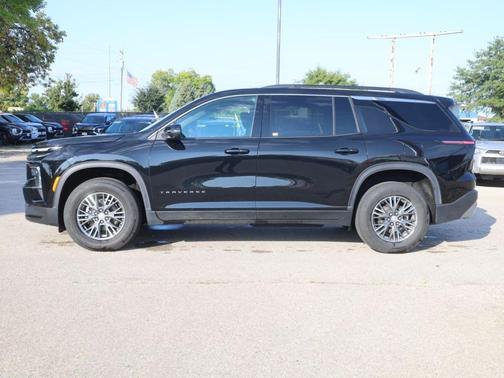 Mosaic Black Metallic 2024 Chevrolet Traverse LT