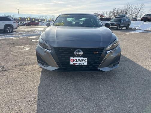 Gun Metallic 2024 Nissan Altima 2.5 SR