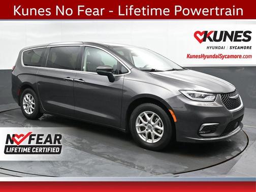 2023 Chrysler Pacifica Touring-L
