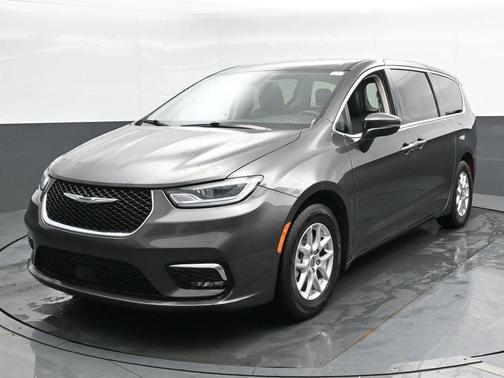 2023 Chrysler Pacifica Touring-L