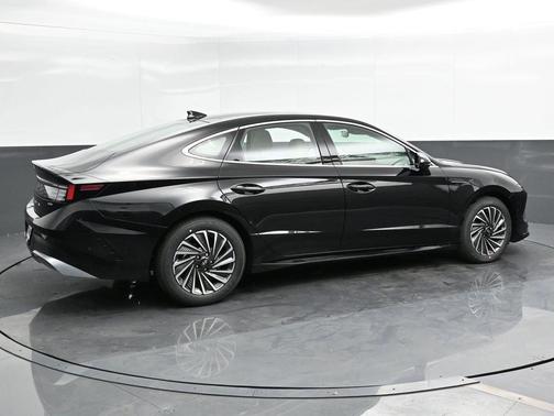 2024 Hyundai SONATA Hybrid Limited