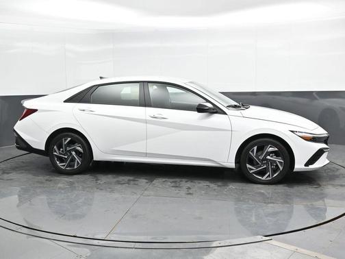 2025 Hyundai ELANTRA HEV SEL Sport