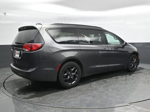 2020 Chrysler Pacifica Touring-L Plus