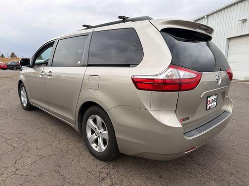 2015 Toyota Sienna LE