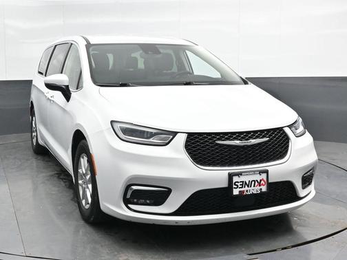 2023 Chrysler Pacifica Touring-L