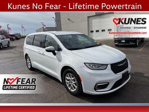 Bright White Clearcoat 2023 Chrysler Pacifica Touring-L