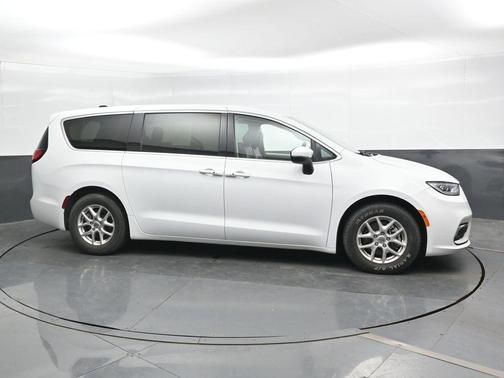 Bright White Clearcoat 2023 Chrysler Pacifica Touring-L