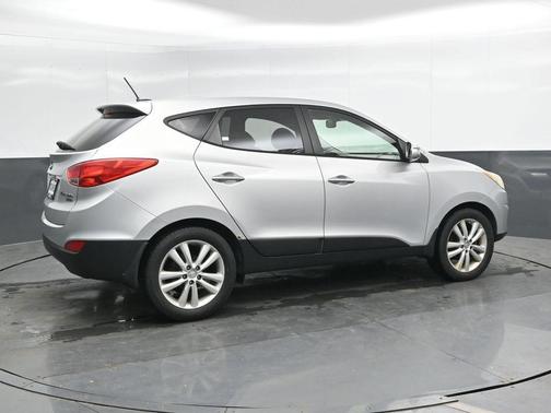 Diamond Silver 2011 Hyundai TUCSON Limited