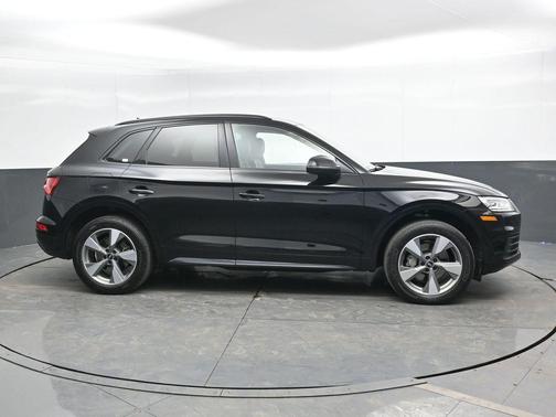 2020 Audi Q5 45 Titanium Premium