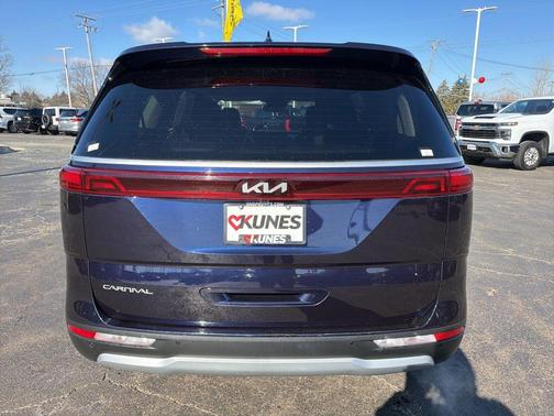 2024 Kia Carnival LX