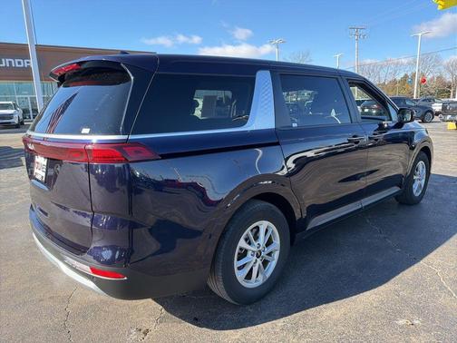 2024 Kia Carnival LX