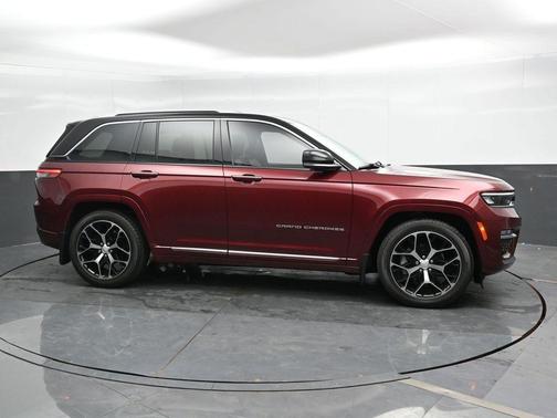 2022 Jeep Grand Cherokee Summit