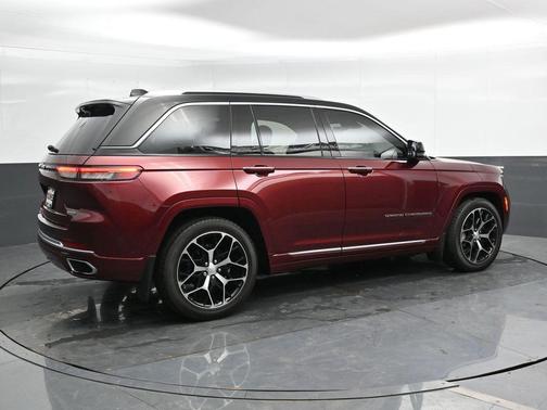 2022 Jeep Grand Cherokee Summit