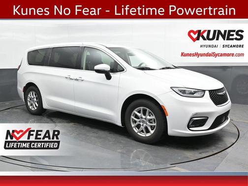 2023 Chrysler Pacifica Touring-L