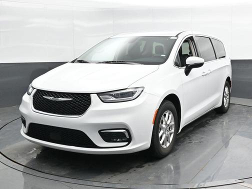 2023 Chrysler Pacifica Touring-L