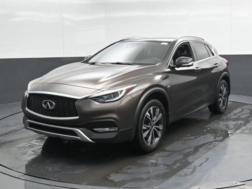 2017 INFINITI QX30 Premium