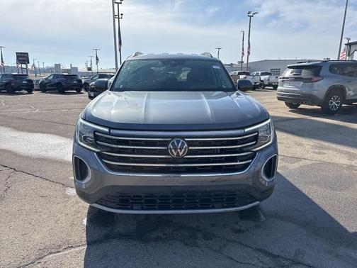 Platinum Gray Metallic 2024 Volkswagen Atlas 2.0T SE w/Technology