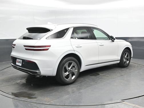 Uyuni White 2026 Genesis GV70 2.5T