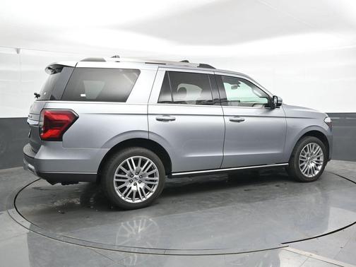 Iconic Silver Metallic 2024 Ford Expedition Limited