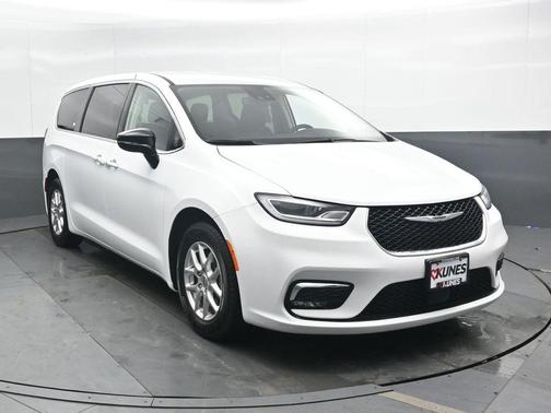 Bright White Clearcoat 2024 Chrysler Pacifica Touring-L