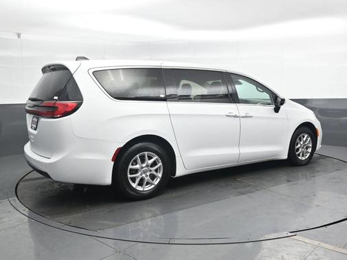 Bright White Clearcoat 2024 Chrysler Pacifica Touring-L
