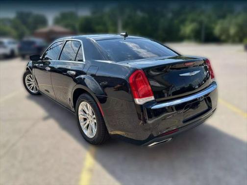 2017 Chrysler 300C Base