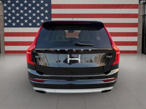 2017 Volvo XC90 T6 Momentum