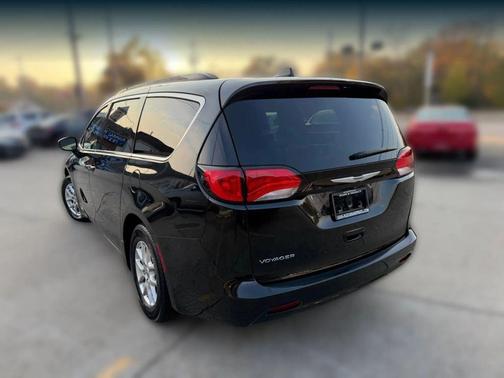 2021 Chrysler Voyager LXI