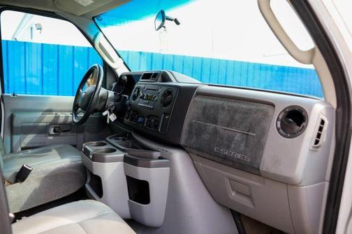 2012 Ford E350 Super Duty XLT