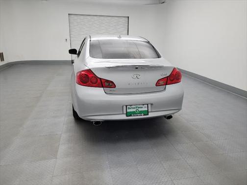 2015 INFINITI Q40 Base