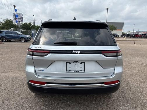 2023 Jeep Grand Cherokee BASE