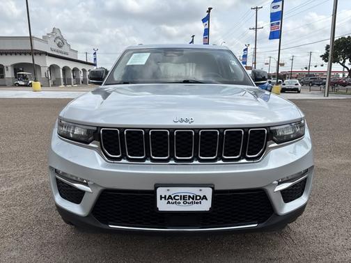 2023 Jeep Grand Cherokee BASE