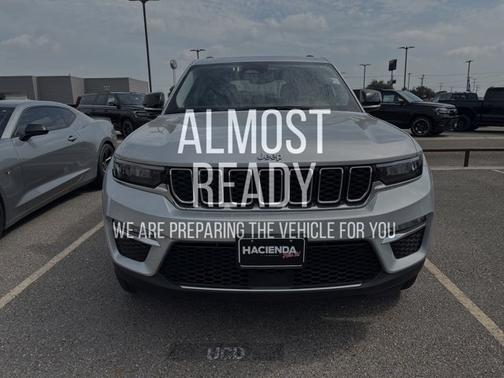 2023 Jeep Grand Cherokee BASE