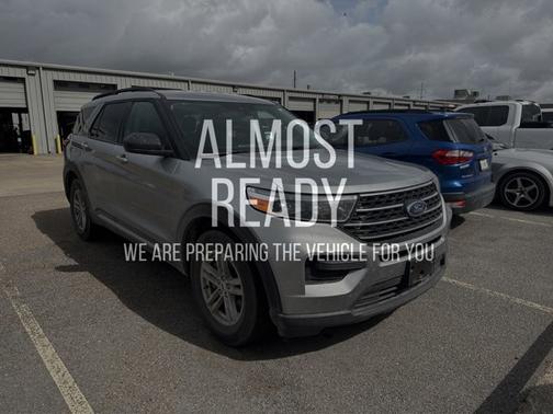 ICONIC SILVER METALLIC 2024 Ford Explorer XLT