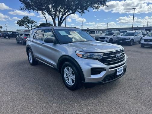 ICONIC SILVER METALLIC 2024 Ford Explorer XLT