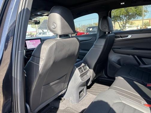 2025 Volkswagen Atlas Cross Sport 2.0T SEL R-LINE BLACK