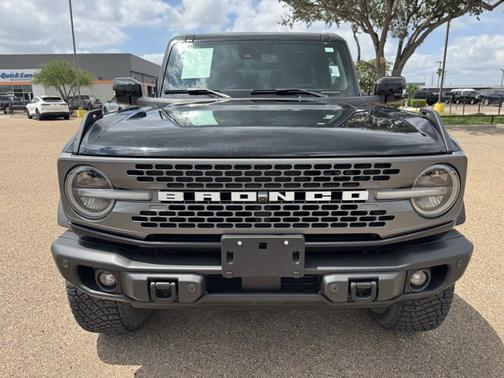 SHADOW BLACK 2023 Ford Bronco BADLANDS
