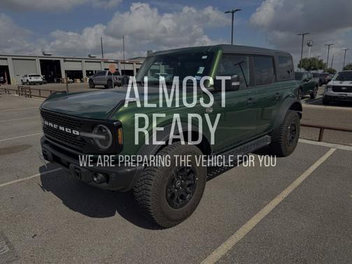 ERUPTION GREEN METALLIC 2023 Ford Bronco WILDTRAK