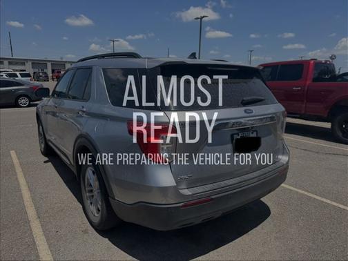 ICONIC SILVER METALLIC 2022 Ford Explorer XLT
