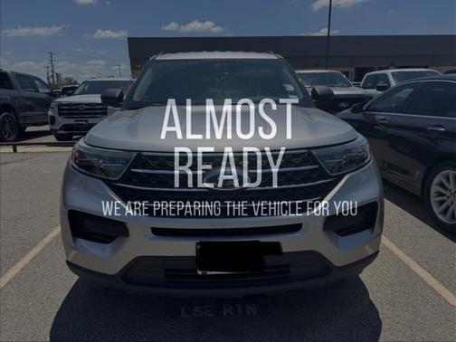 ICONIC SILVER METALLIC 2022 Ford Explorer XLT